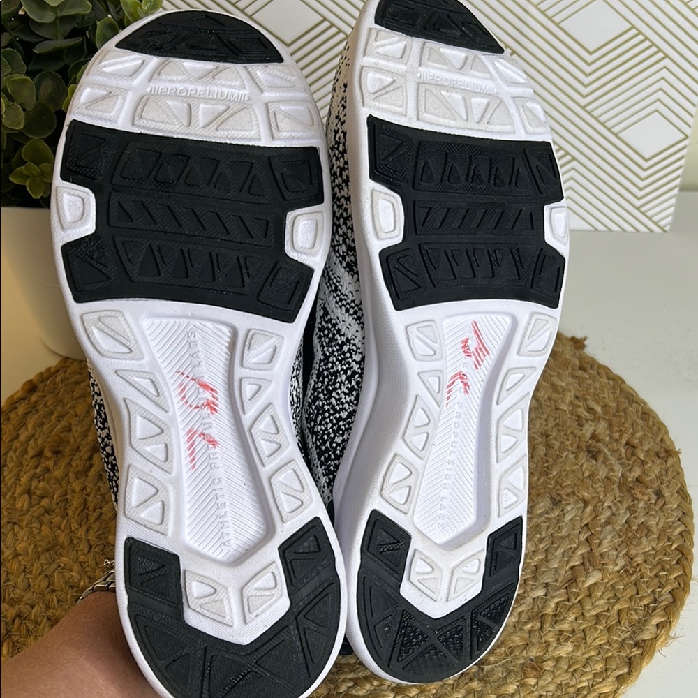 APL Techloom black and White Sneakers - Picture 11 of 12